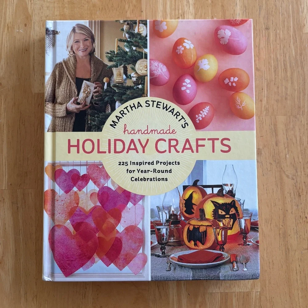 Martha Stewart’s Handmade Holiday Crafts - Picture 1 of 3
